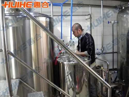 江蘇南通1500L全自動CIP清洗系統(tǒng)調試現(xiàn)場圖3
